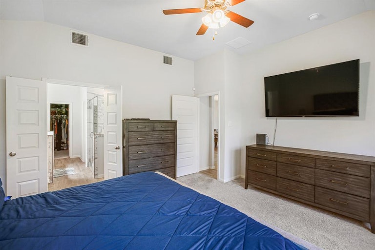 Photo 19 of 31 - 227 Murrieta Ln, Rosharon, TX 77583