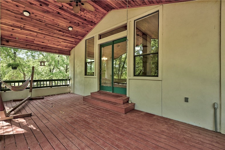 Photo 17 of 37 - 126 Deer Run Dr, Cedar Creek, TX 78612
