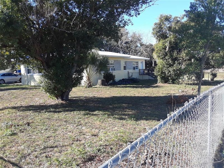Photo 9 of 18 - 202 N Suwannee Ave, Davenport, FL 33837