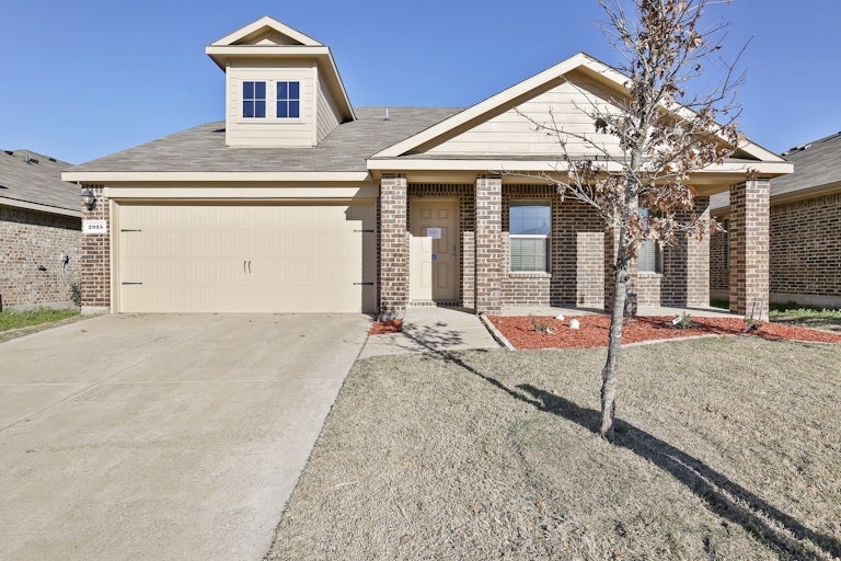 Photo 1 of 26 - 2015 Crosby Dr, Forney, TX 75126