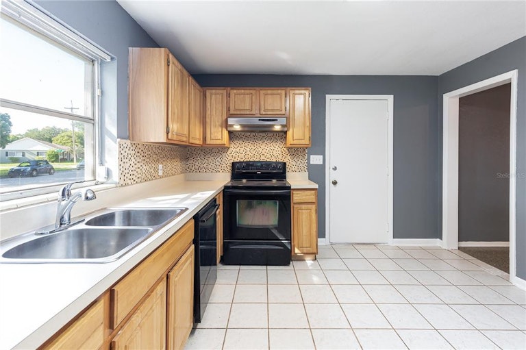Photo 7 of 34 - 3112 Oak Bluff Dr, Orlando, FL 32827