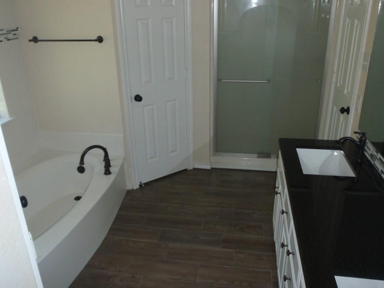 Photo 16 of 23 - 333 NE Alsbury Blvd, Burleson, TX 76028