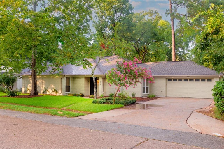 Photo 1 of 48 - 1924 Foxtail Pl, Spring, TX 77380