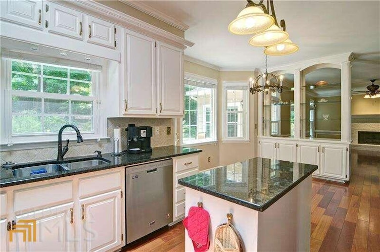 Photo 37 of 78 - 945 Whitehawk Trl, Lawrenceville, GA 30043