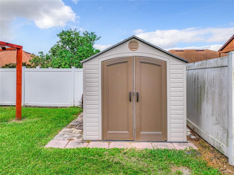 Photo 33 of 41 - 6923 Ashbury Dr, Lakeland, FL 33809