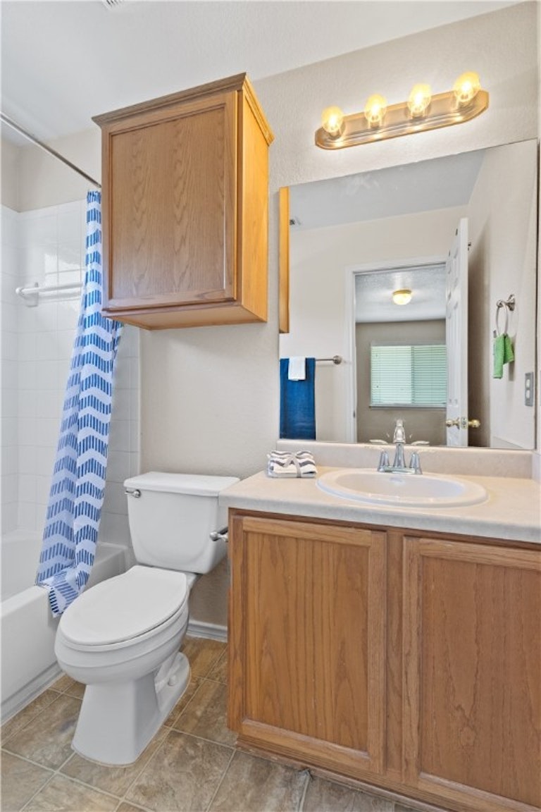 Photo 16 of 32 - 2310 Melissa Oaks Ln, Austin, TX 78744