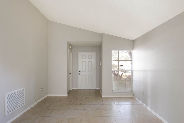 Photo 7 of 17 - 1402 Mohrlake Dr, Brandon, FL 33511