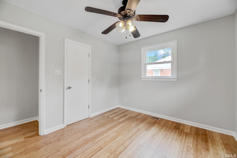 Photo 25 of 36 - 818 Shannon Dr, Chapel Hill, NC 27516