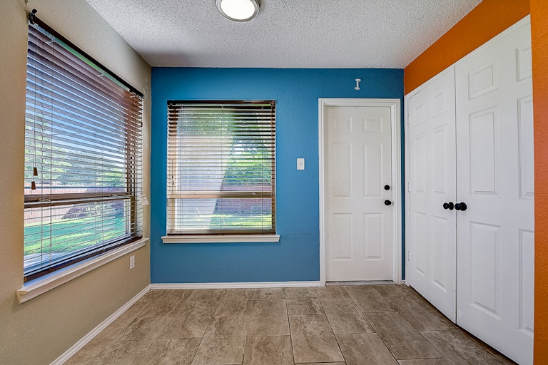 Photo 18 of 29 - 669 Thompson Dr, Coppell, TX 75019