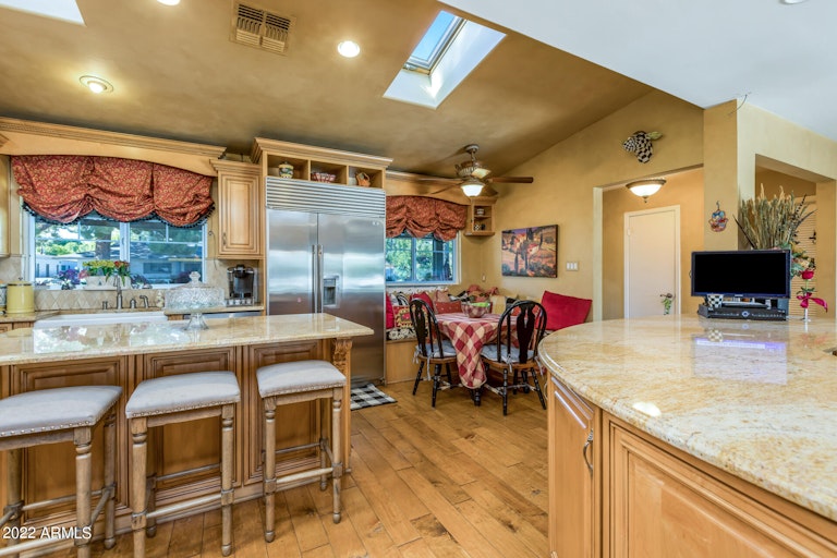 Photo 6 of 24 - 121 E Claremont St, Phoenix, AZ 85012