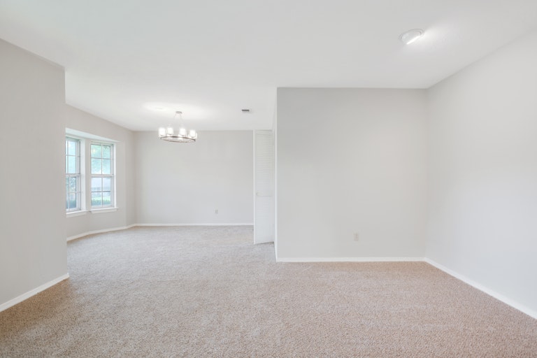 Photo 2 of 24 - 3528 Wren Ave, Fort Worth, TX 76133
