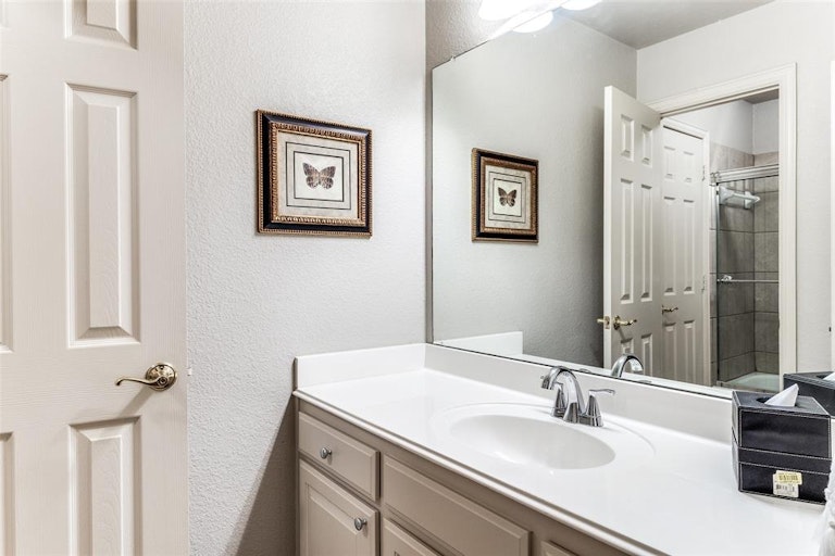 Photo 31 of 40 - 308 Kali Ct, Murphy, TX 75094