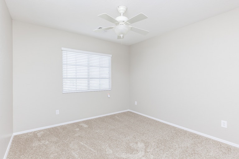 Photo 13 of 26 - 17833 W Maui Ln, Surprise, AZ 85388