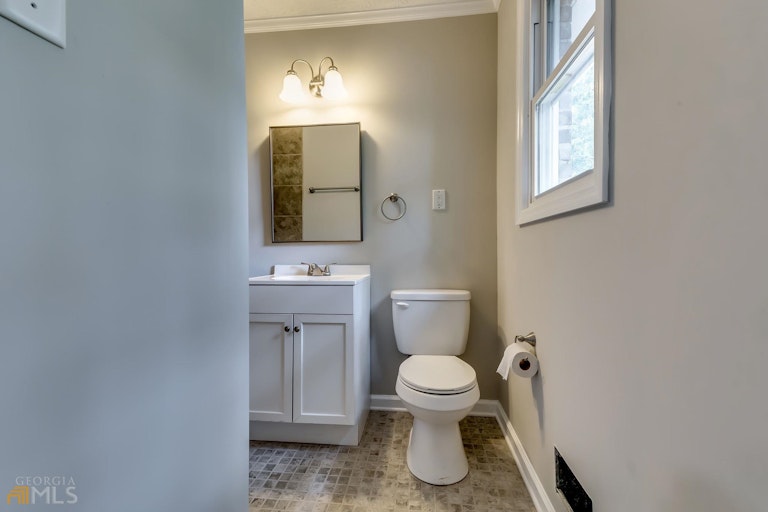 Photo 9 of 24 - 2920 NW Landmark Dr, Conyers, GA 30094