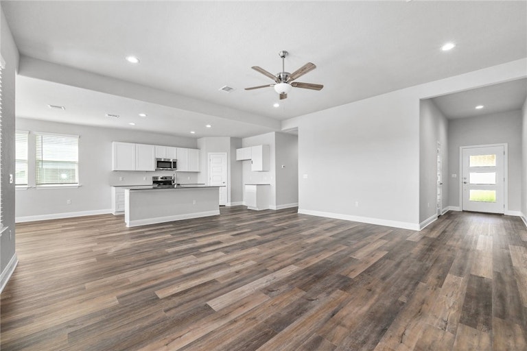 Photo 4 of 27 - 21802 McAllister Cir, Leander, TX 78645