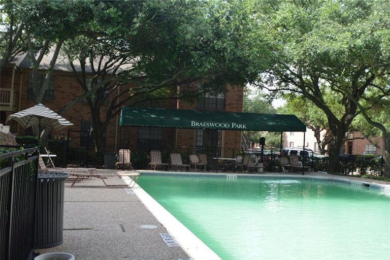Photo 21 of 23 - 2255 Braeswood Park Dr #264, Houston, TX 77030