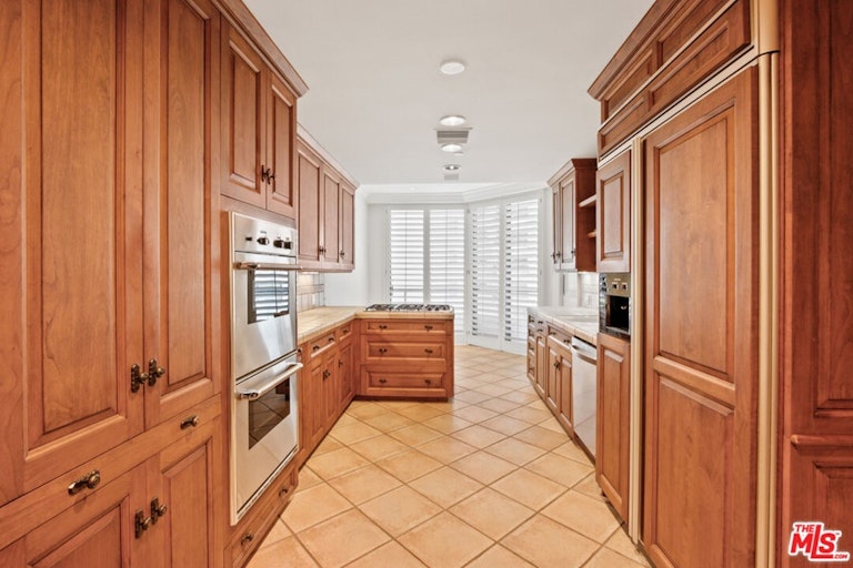 Photo 12 of 40 - 10601 Wilshire Blvd #404, Los Angeles, CA 90024