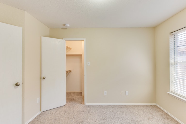 Photo 22 of 28 - 5717 Magnum Dr, Arlington, TX 76018