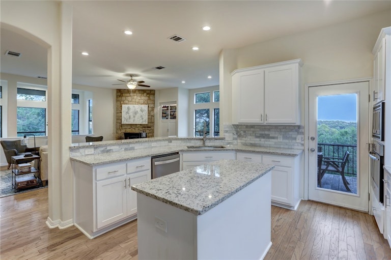 Photo 14 of 40 - 6301 Mountainclimb Dr, Austin, TX 78731