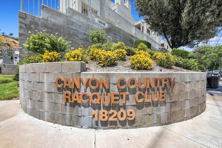 Photo 1 of 22 - 18209 Sierra Hwy #31, Canyon Country, CA 91351