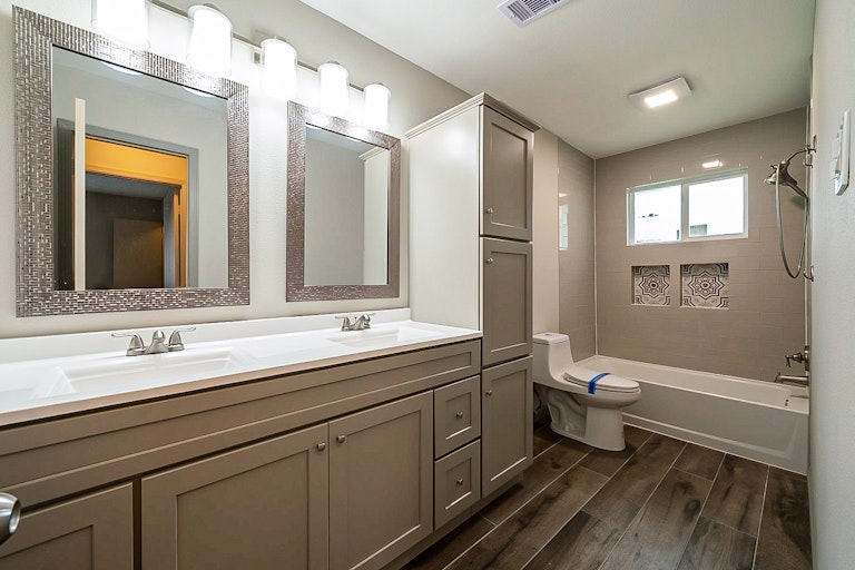 Photo 26 of 32 - 105 Greenshire Dr, League City, TX 77573