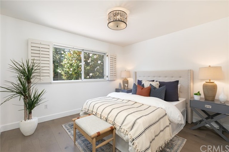 Photo 15 of 29 - 17201 Berlin Ln, Huntington Beach, CA 92649