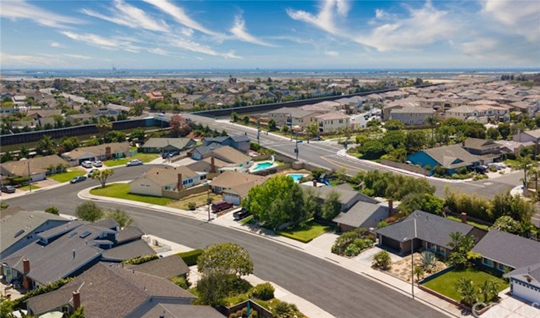 Photo 29 of 29 - 17201 Berlin Ln, Huntington Beach, CA 92649
