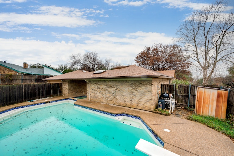 Photo 31 of 31 - 1115 Derbyshire Pl, Carrollton, TX 75007
