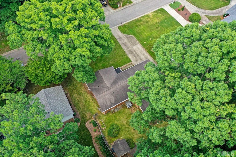Photo 33 of 38 - 408 Chadwick Dr, Raleigh, NC 27609