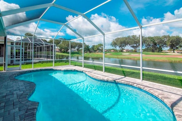Photo 2 of 72 - 18910 Maisons Dr, Lutz, FL 33558