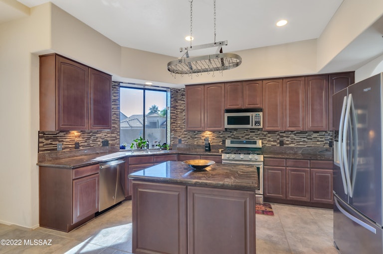 Photo 12 of 34 - 249 W Milbrae Springs Dr, Oro Valley, AZ 85755