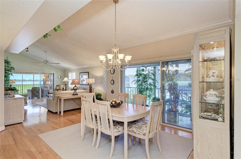 Photo 16 of 56 - 1247 Edgewater Cir #1247, Bradenton, FL 34209