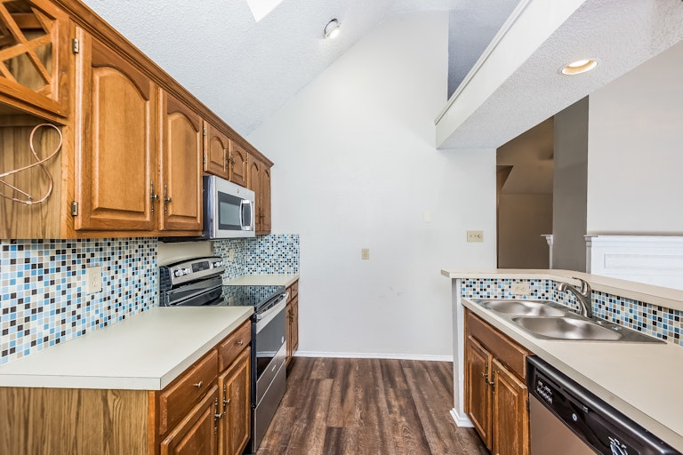 Photo 3 of 25 - 2253 Meadowstone Dr, Carrollton, TX 75006