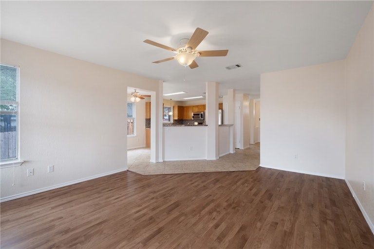 Photo 6 of 27 - 3945 Eagles Nest St, Round Rock, TX 78665