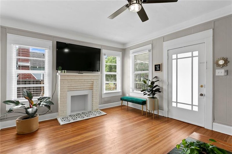 Photo 4 of 30 - 219 W Comanche Ave, Tampa, FL 33604