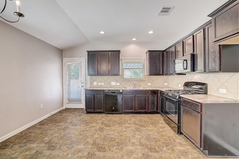 Photo 13 of 40 - 212 Mossberg Ln, Bastrop, TX 78602