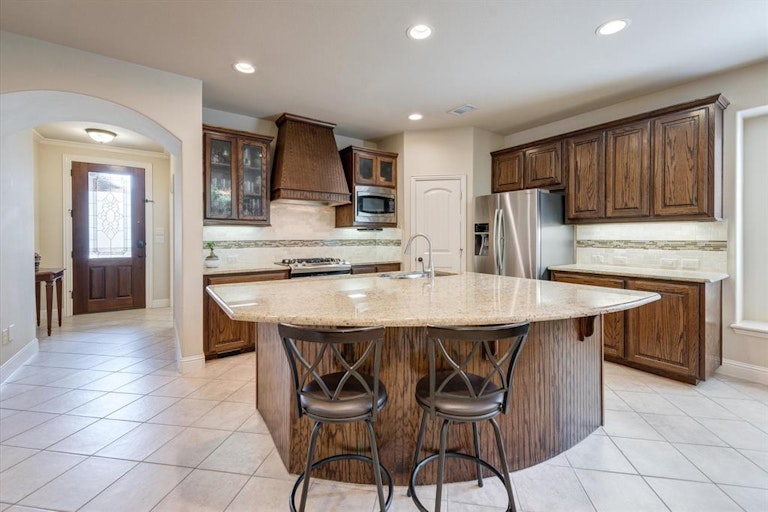 Photo 12 of 40 - 2701 Twinflower Dr, Fort Worth, TX 76244