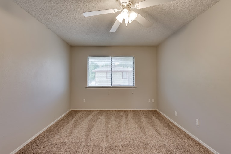 Photo 19 of 28 - 3917 Lois Cir, Rowlett, TX 75088