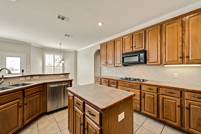 Photo 7 of 29 - 4102 Windy Meadow Dr, Corinth, TX 76208