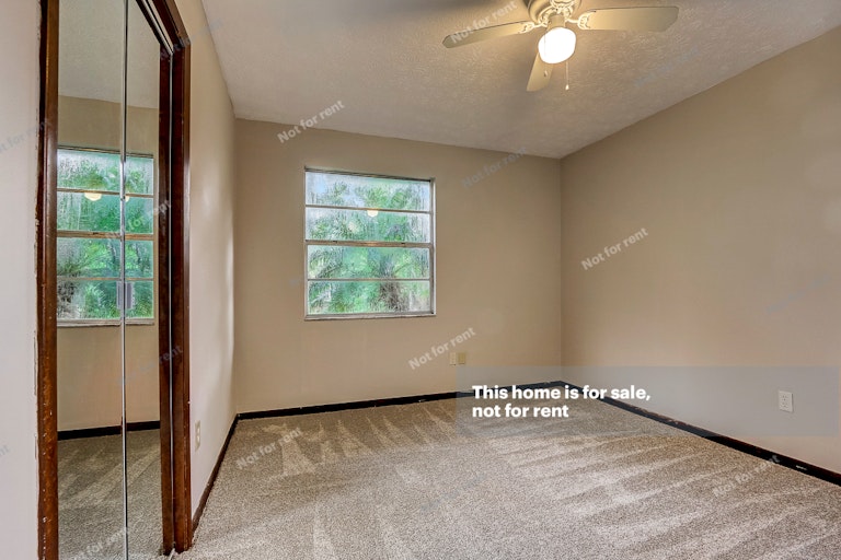 Photo 18 of 43 - 6215 Ogden Rd, Jacksonville, FL 32216