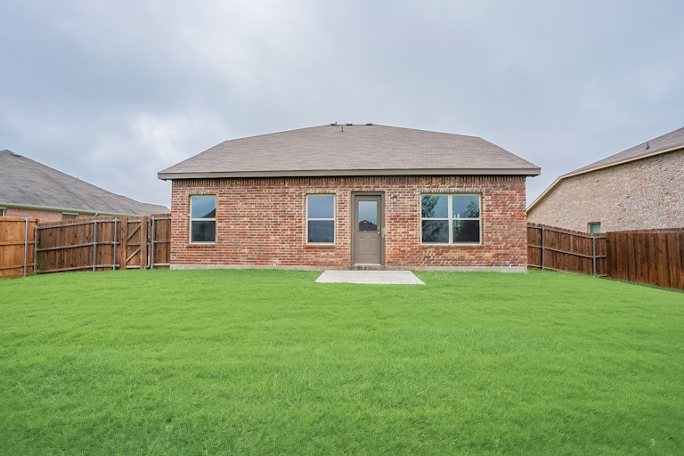 Photo 7 of 27 - 1420 N Houston St, Royse City, TX 75189