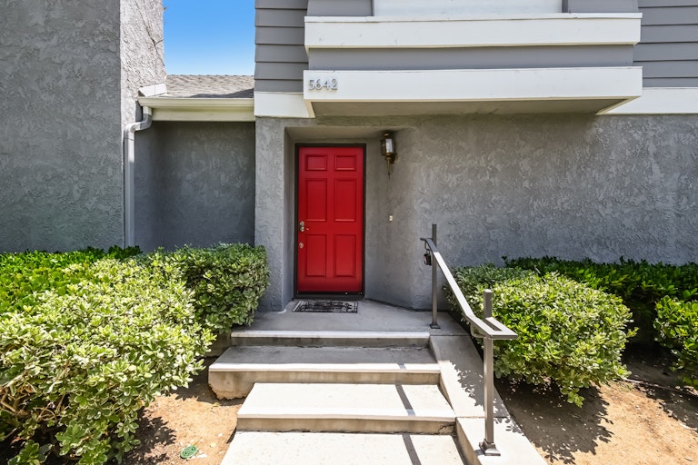 Photo 1 of 24 - 5642 Canterbury Dr, Culver City, CA 90230