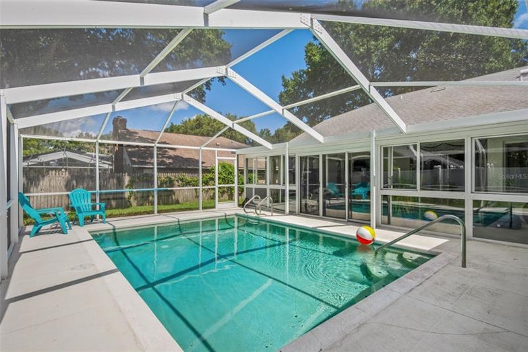 Photo 3 of 50 - 1719 Woodpond Way, Lutz, FL 33559