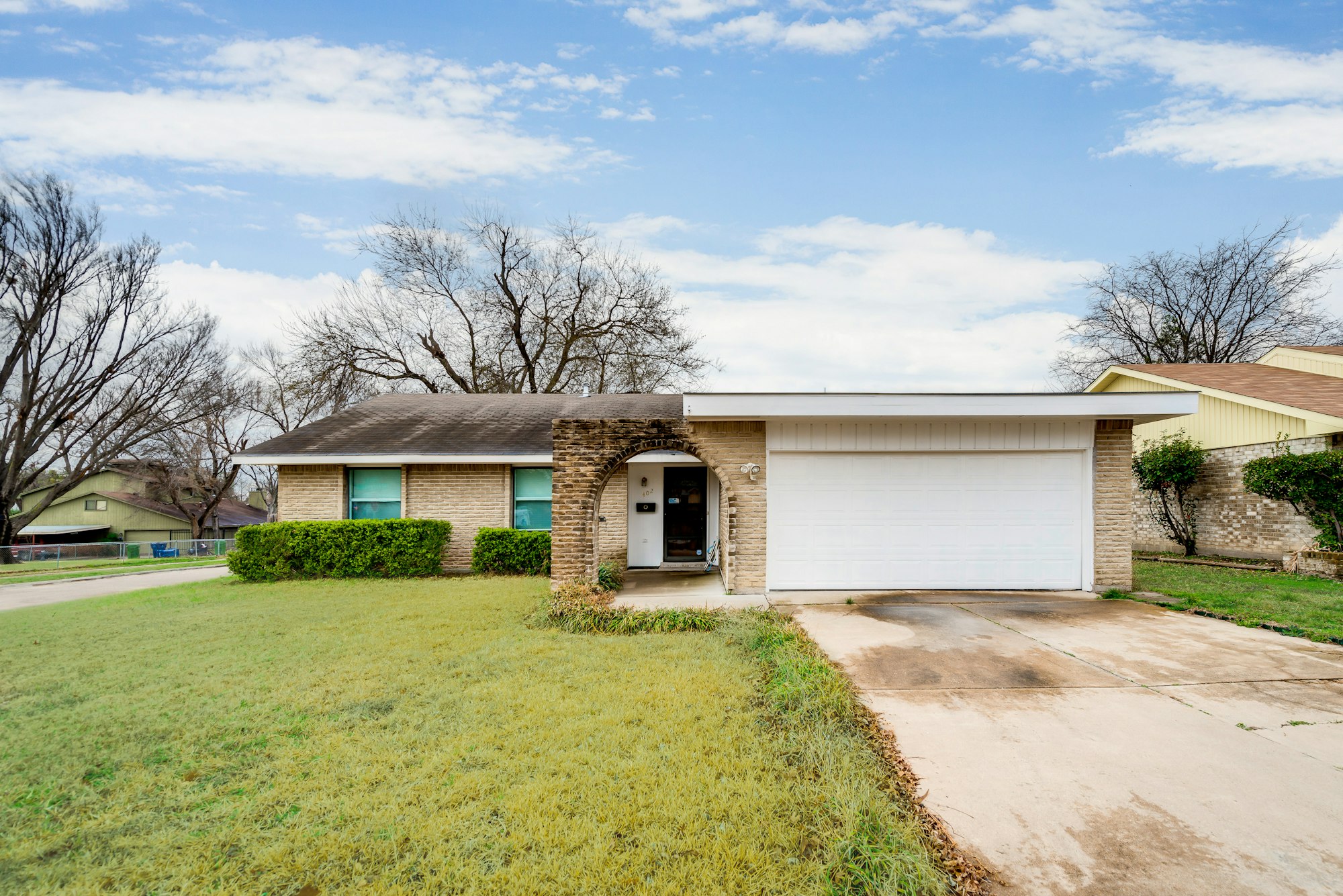 Photo 1 of 29 - 402 Meadowhill Dr, Garland, TX 75043