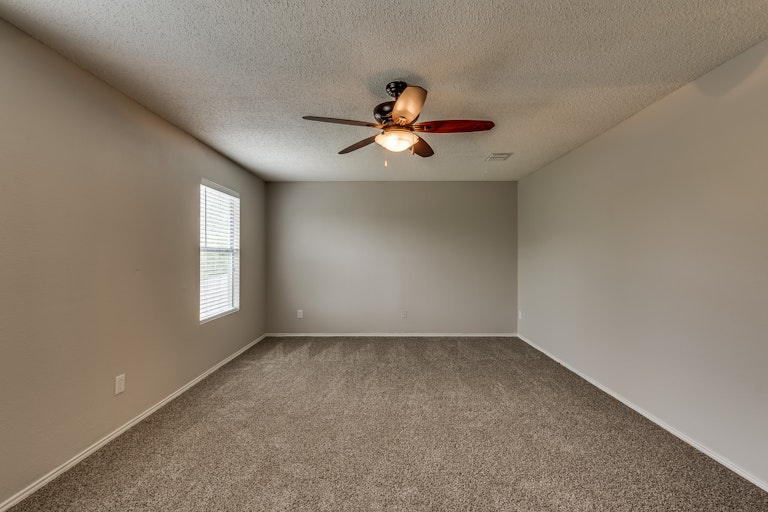 Photo 16 of 31 - 1312 Rambling Brook Trl, Denton, TX 76210