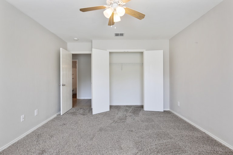 Photo 13 of 26 - 16728 Woodside Dr, Justin, TX 76247
