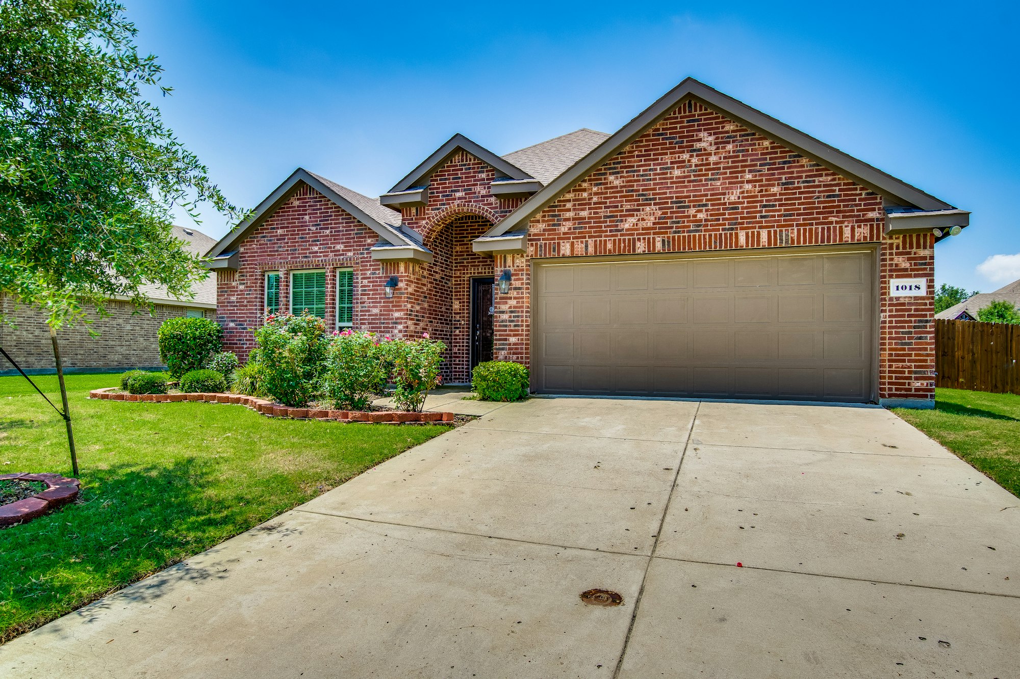 Photo 1 of 27 - 1018 White Porch Ave, Forney, TX 75126