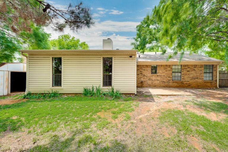 Photo 24 of 25 - 2705 Fountainview Dr, Corinth, TX 76210