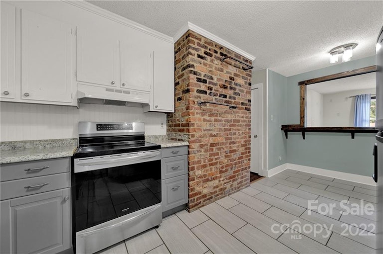 Photo 10 of 29 - 9023 Nottoway Dr, Charlotte, NC 28213