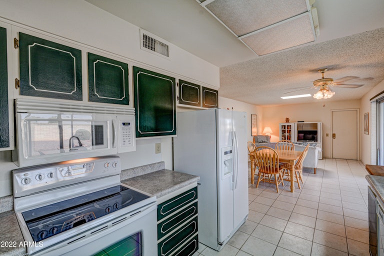 Photo 23 of 32 - 14444 N Lakeforest Dr, Sun City, AZ 85351